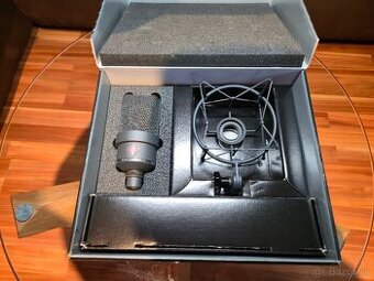 Neumann TLM 103 s originálnym pavúkom