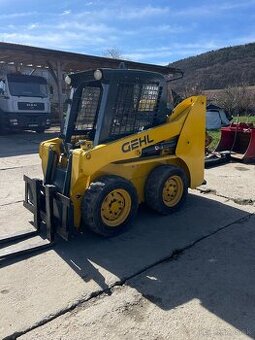 Šmykom riadený nakladač Gehl 3935 - 1