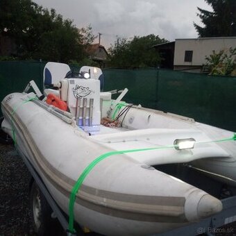 Nafukovací čln katamara