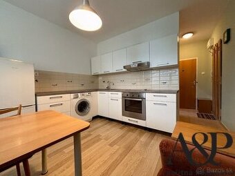 NA PRENÁJOM 1,5 IZBOVÝ BYT, 37M2, UL. S. JURKOVIČA, SENICA