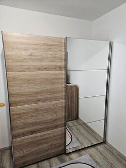 Satnikova skrina dub so zrkadlom