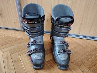 Lyžiarky 44, 280-285