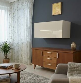 Biela závesná skrinka (výklopná) – TOP stav