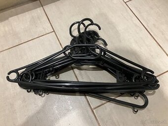 DARUJEM 18 ks Plastové Vešiaky za Flašu Vína