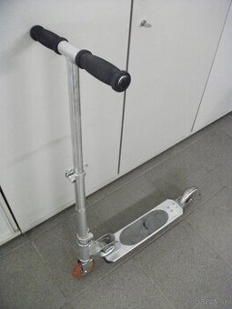 Predám detskú-hlinikovú kolobežku.