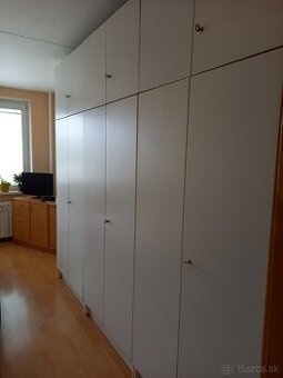 3 skrine s nadstavcami