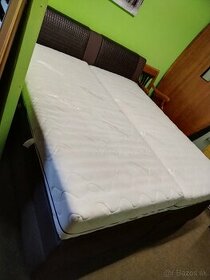 posteľ s matracmi / š-180x200 /v 67cm