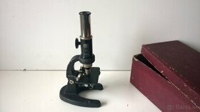 starý mikroskop