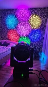 Rotačný hlavy 3v1 beam-wash-bee eye 7x40W