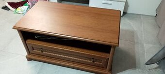 Stolík pod TV