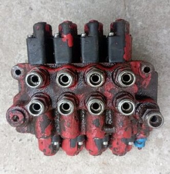 Hydraulicky rozvádzač 4 sekciovy - 1