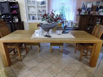 Jedálenský stôl prírodný dubový masív