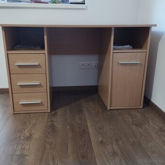 Písací stôl a komoda