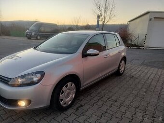 Volkswagen Golf 1.6 Mpi DSG-7 automat 146 000 kilometrov====