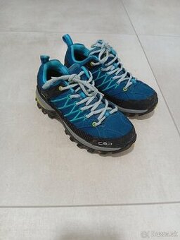 Turistické topánky.