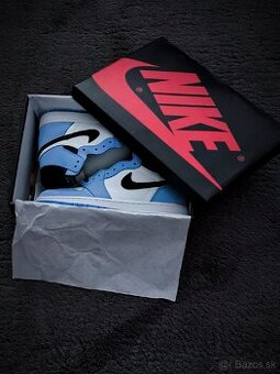 🛑 -50% OFF 🔥
Air Jordan 1 High “University Blue” 🤍💙