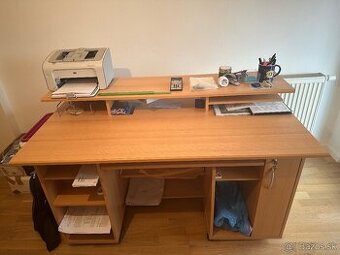 Velky 150cm skoro novy pisaci stol