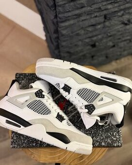 Jordan 4 Retro
