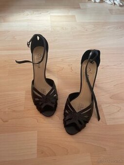 dámske čierne sandale veľ. 37