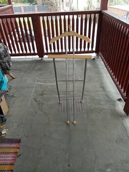 Predám stojan na oblečenie