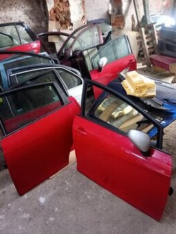 Dvere Seat Leon cervene