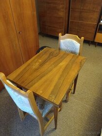 Rozkladací stôl a stoličky
