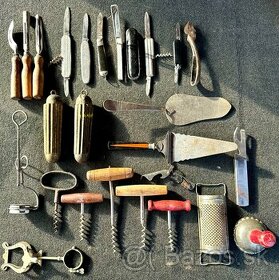 Staré věci nožíky, mlýnky, injekce, loukoťové kola, kartáček