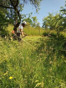 Štiepkovanie, kosenie, čistenie pozemkov, preprava materiálu