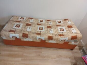 Predám polohovatelnú váľandu s úložným priestorom.