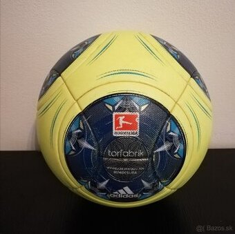 Predam futbalove lopty Adidas OMB / Pro