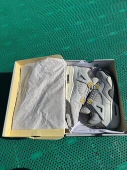 Air Jordan 4 Retro SE Craft