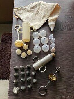 Cukrárske vrecko a zdobiace striekačky retro