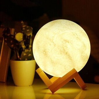 Nová lampa, nocna, v tvare mesiaca