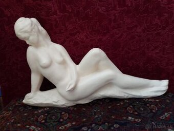 Akt glazovana keramika.