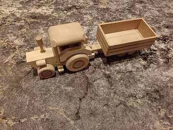 Drevený traktor