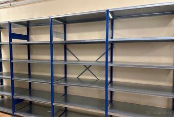 Kovový policový regál