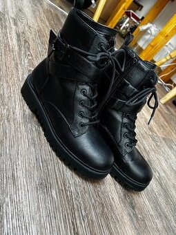 Kožené topánky Guess