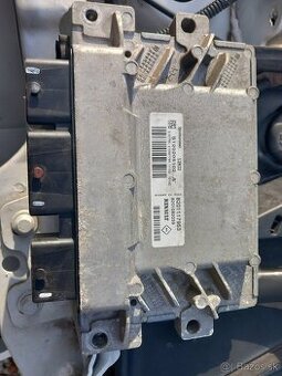 Predám riadiacu jednotku motora na renault Thália rok2011