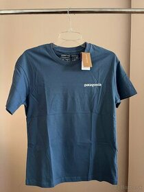 Tmavo-modré Patagonia tričko