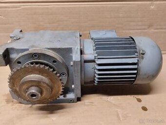 Elektromotor s prevodovkou