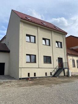 2 izbový podkrovný byt na Kostolnom námestí