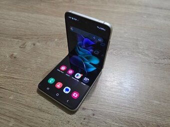 Samsung flip 3 5g 256gb v top stave nema ziadne znamky pouzi