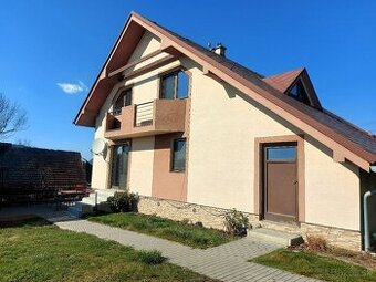 Predaj rodinného domu s garážou, záhradou a terasou – pozemo