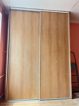 Predam vstavanu skrinu vyska 274 sirka 190 a hlbka 60