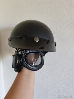 RETRO helma s okuliarmi /L