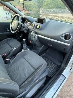 Renault clio III hatchback