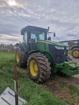 John Deere 7230R
