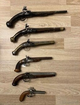 Starožitné pištole pušky