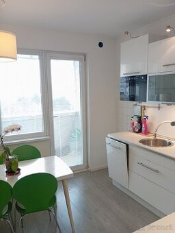 REZERVOVANÝ  Predám 3 izbový byt v Petržalke