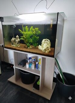 Akvárium s príslušenstvom